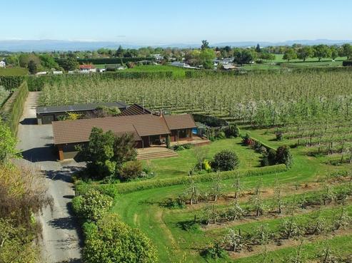 849 Park Road South, Longlands