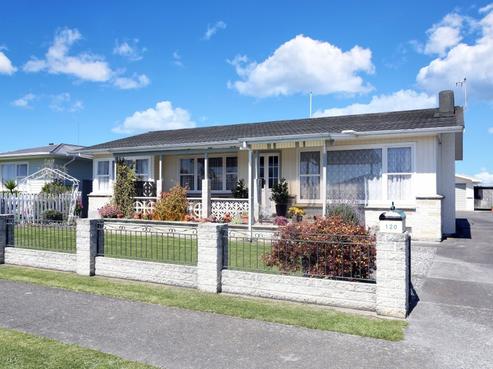 120 Clarence Cox Crescent, Pirimai