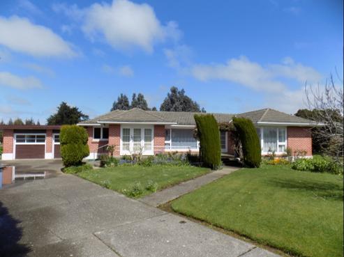 122 East Road, Ascot