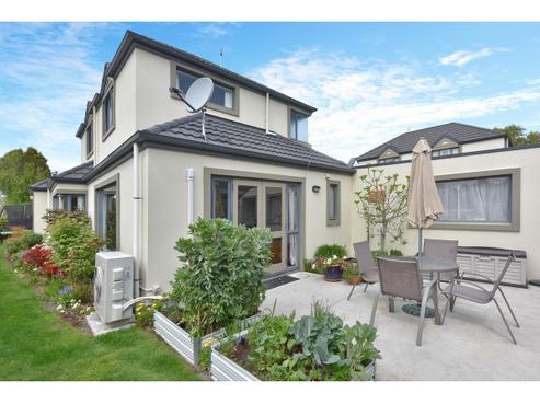 35B Dover Street, Saint Albans