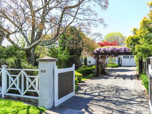 605 York Street, Mahora