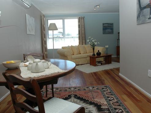 1/5 Danvers Street, Havelock North
