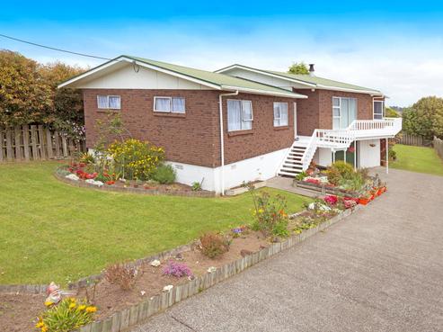 9 Shakespear Road, Army Bay