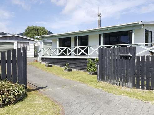 130 Kon Tiki Road, Whiritoa