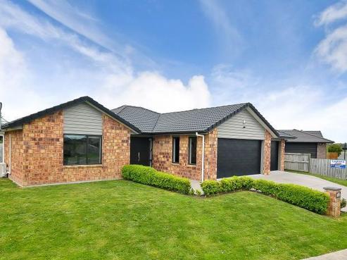 101 Saint James Drive, Huntington
