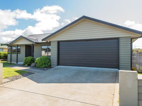 8 Brougham Place, Springvale