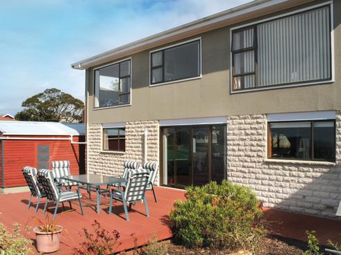 24 Preston Crescent, Belleknowes