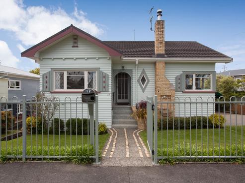 17 Premier Avenue, Point Chevalier