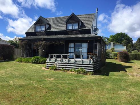 18 Rawhira Road, Lake Taupo (East)