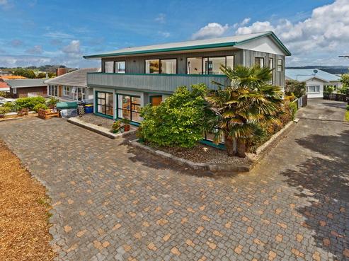 1/136 Sunset Road, Unsworth Heights