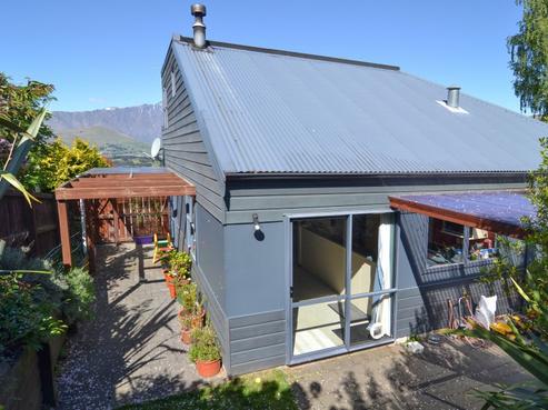 10B Wynyard Crescent, Fernhill/Sunshine Bay