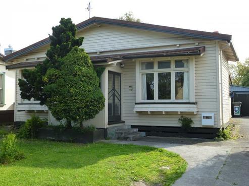 818 Lyell Street, Akina