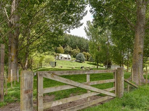 816 Valley Road, Raukawa