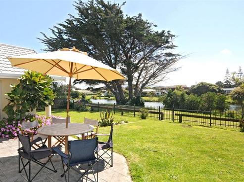 21 Barrett Drive, Waikanae Beach