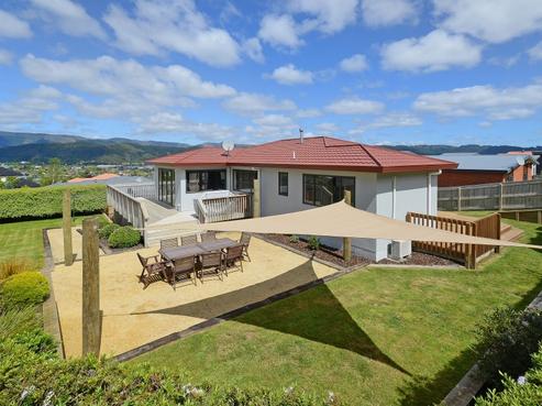 14 Birkinshaw Grove, Riverstone Terraces