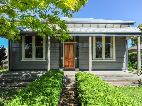 805 Lyell Street, Akina