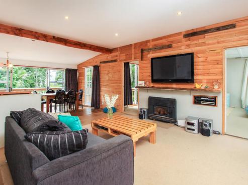 15 Tane Road, Laingholm