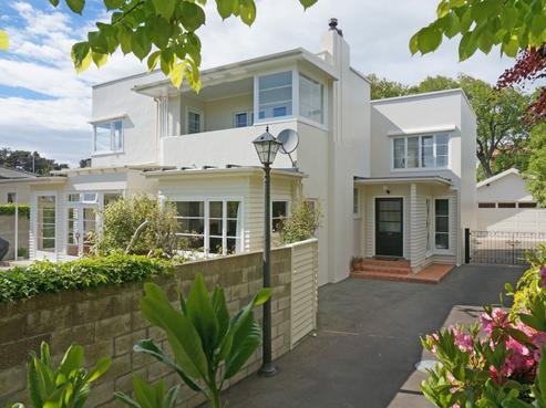 15 Wellesley Avenue, Avenal