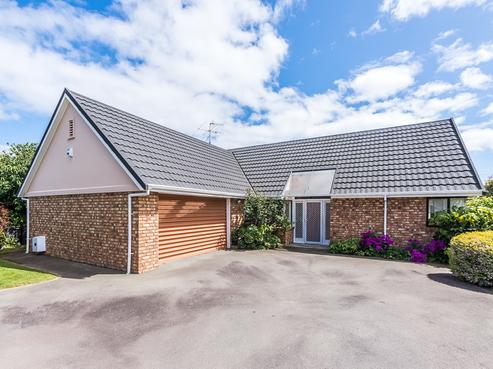 2 Oak Bay, Waikanae