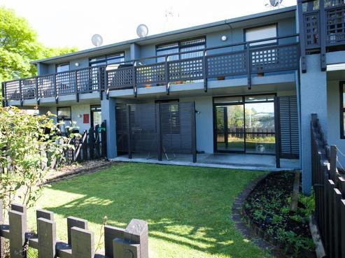 2/98 Burns Street, Leamington
