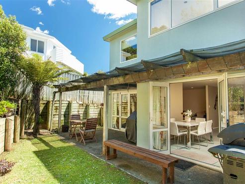16 Margaret Henry Crescent, Oteha