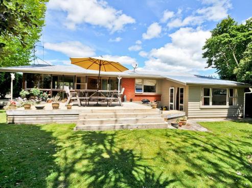 54 Houchens Road, Glenview