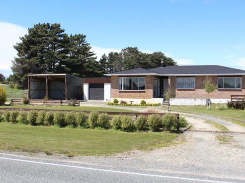 208 Oteramika Road, Tisbury