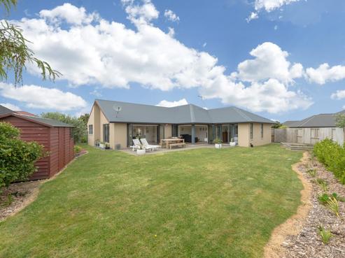 13 Stratford Place, Huntington
