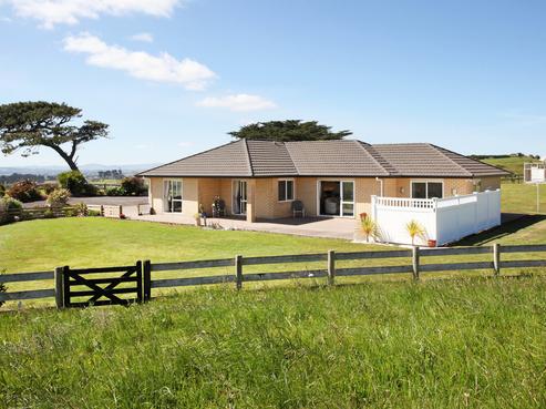 1123 Awhitu Road, Pollok