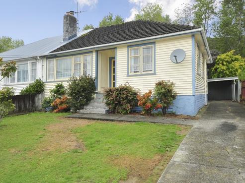 70 Strand Crescent, Naenae