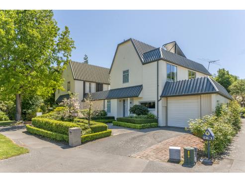 1A Holmcroft Court, Cracroft
