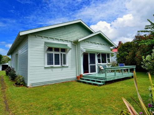 4 Banks Street, Tolaga Bay