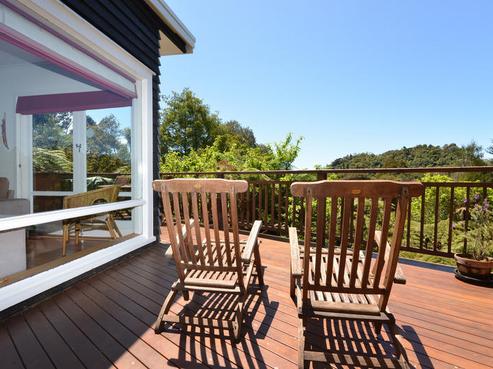 430 Scenic Drive, Waiatarua