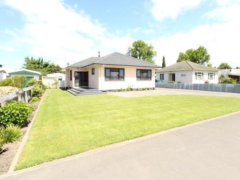 1213 Karamu Road North, Mayfair