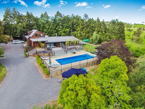 1091 Old North Road, Waimauku