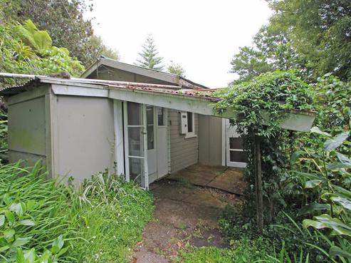 477 Scenic Drive, Waiatarua