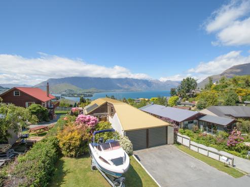 15 Greenstone Place, Fernhill/Sunshine Bay