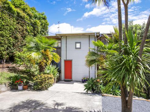 18 Deane Avenue, Titirangi