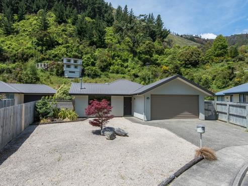11 Sugar Loaf Place, The Brook