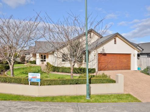 93 Huntington Drive, Huntington