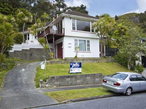 11 Holmes Grove, Naenae