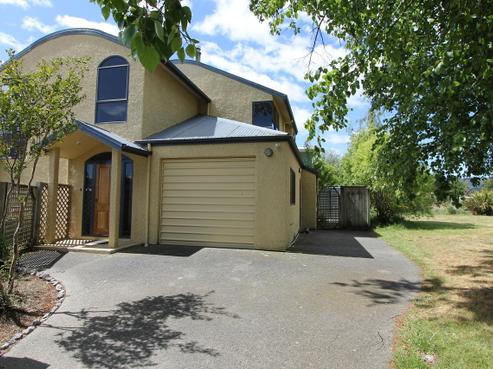 1/16 Aubrey Crescent, Rainbow Point