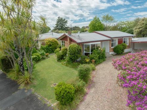 76 Lewis Street, Glenview