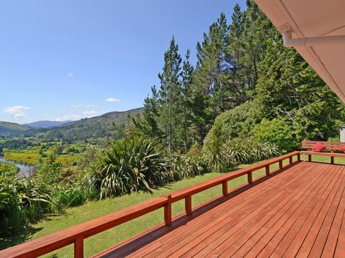 21 Crest Road, Akatarawa