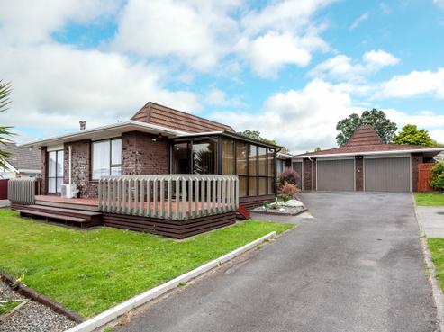 8 Poplar Grove, Whalers Gate