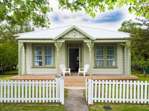 2 Redmond Street, Elgin
