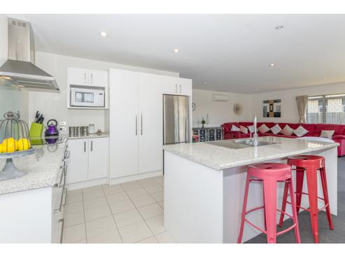 17 Little Oaks Drive, Yaldhurst