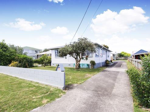 22 Brains Road, Kelston