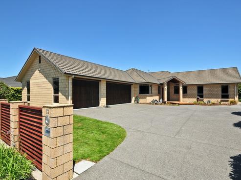 13 Merlin Close, Huntington