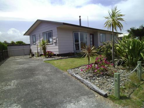 3 Colenso Place, Otaki Beach